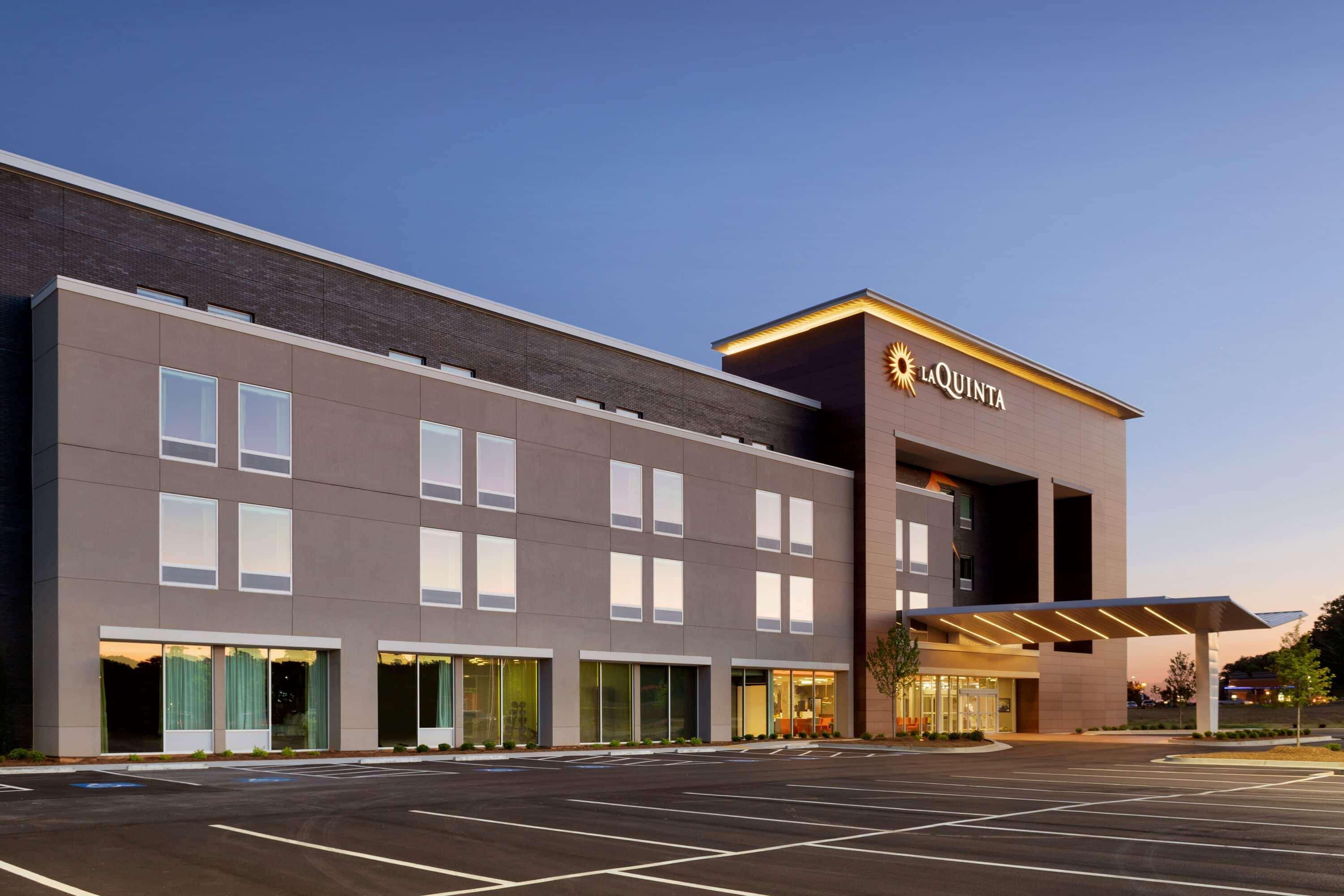 La Quinta Inn & Suites By Wyndham Braselton Exterior foto