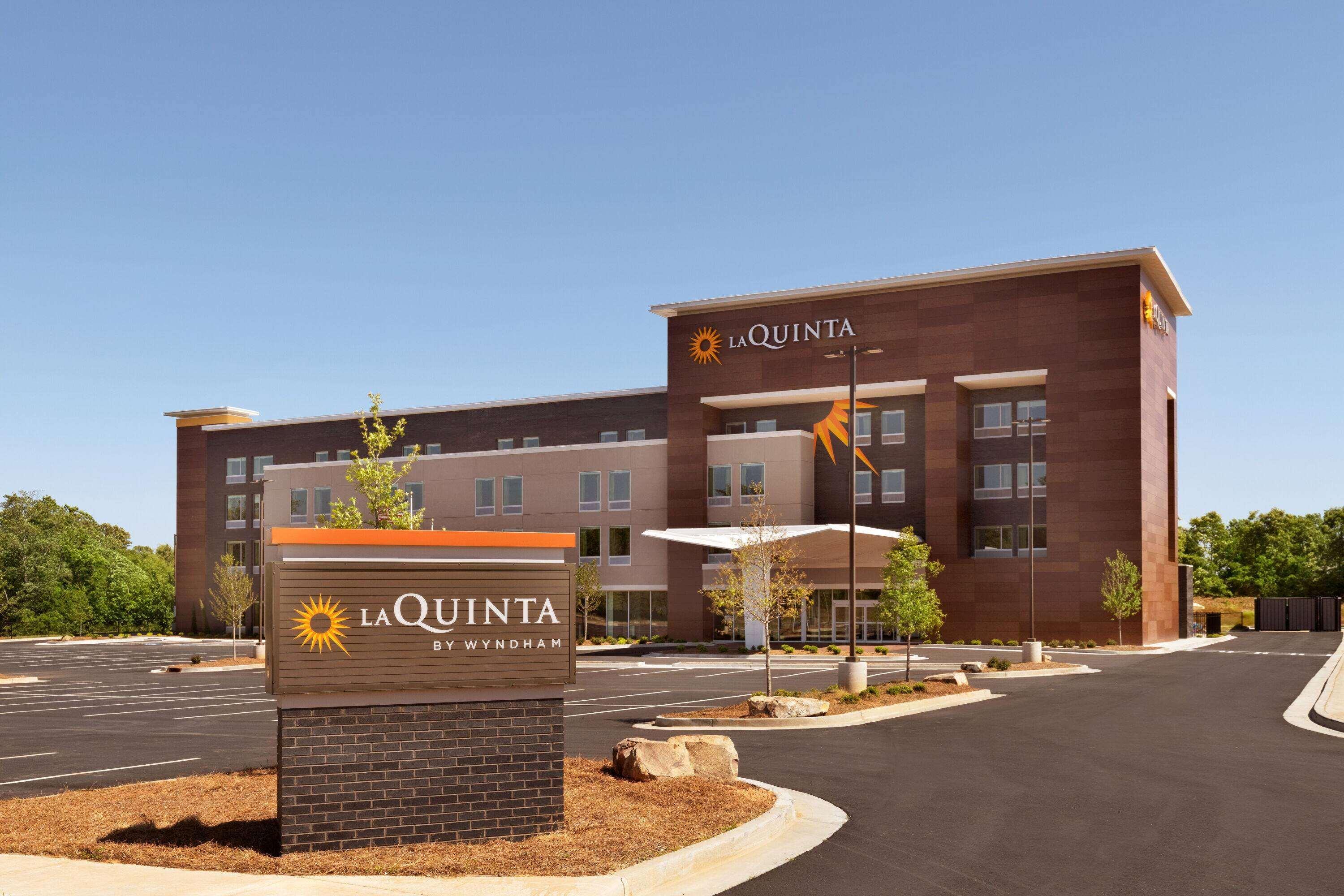 La Quinta Inn & Suites By Wyndham Braselton Exterior foto